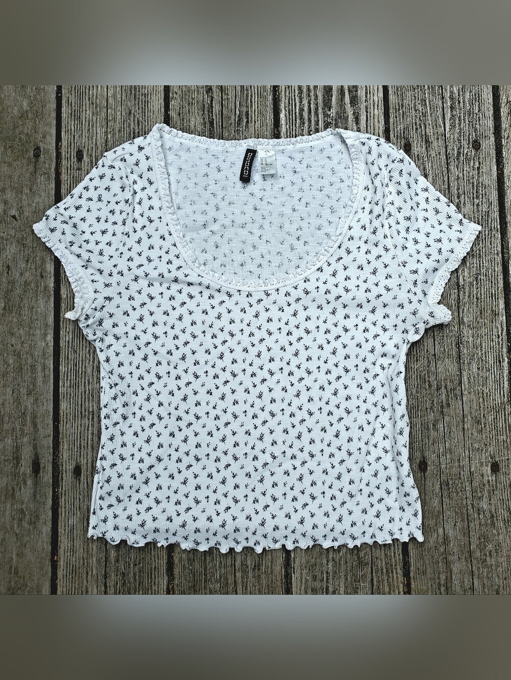 H&M • Divided •  Lace-Trimmed Ribbed Scoop Neck Crop Top • XL